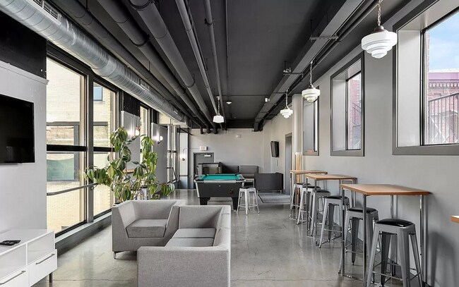 Building Photo - Desirable Union Square Corner Penthouse!