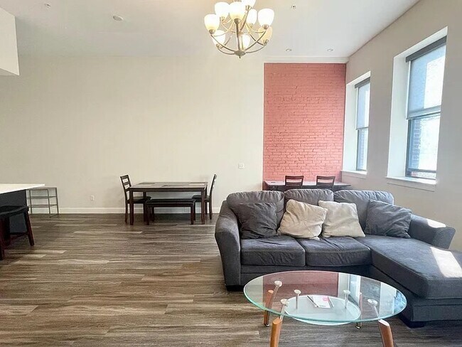 Building Photo - 1022 Hancock St