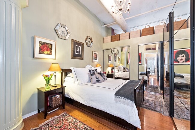 Building Photo - 333 W Hubbard St