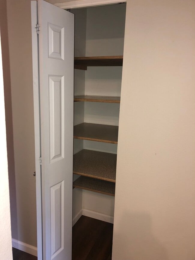 Building Photo - 3bd/2ba Issaquah Condo