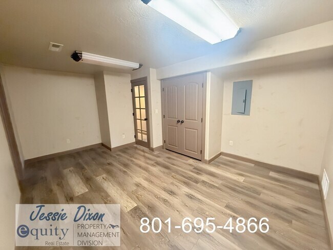 Building Photo - 5725 Brook Cir