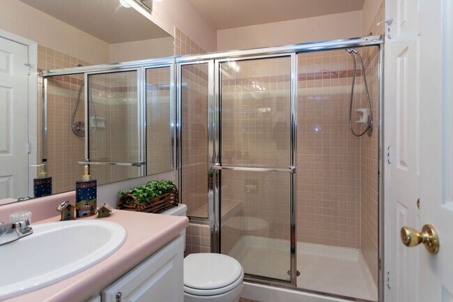 Building Photo - 111 Iveystone Ct
