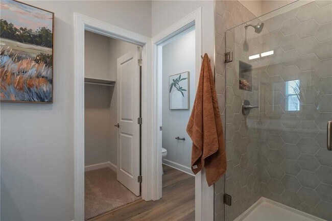 Building Photo - 622 Shallowford Rd