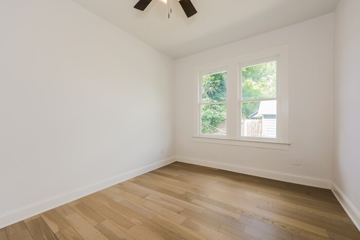 Building Photo - 302 W Dabney St