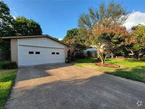 Building Photo - 412 Malden Dr