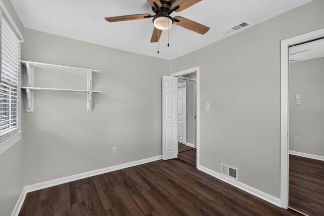 Building Photo - 1521 Randee Dr