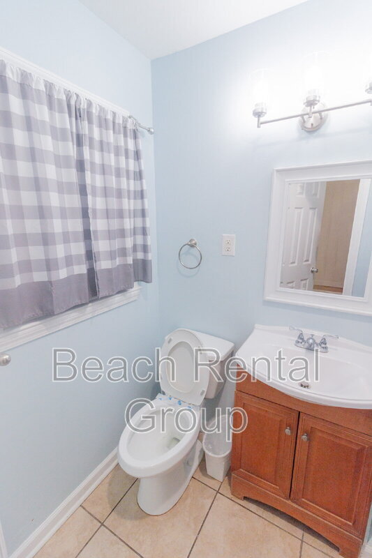 Building Photo - 4718 Seaview St