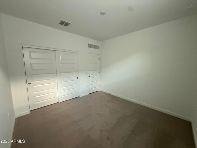 Building Photo - 2342 W Sheridan Ave