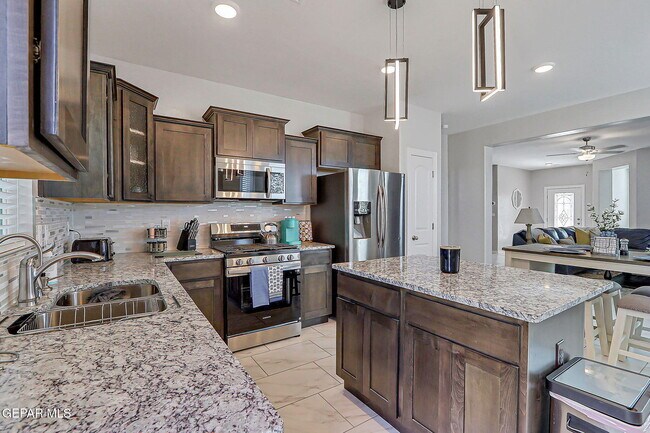 Building Photo - 143 Sarah Trl