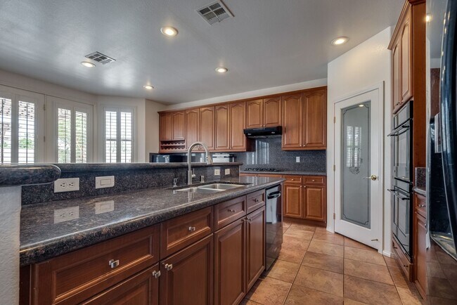 Building Photo - Elegant 4-Bedroom Home with Spa, Balcony &...