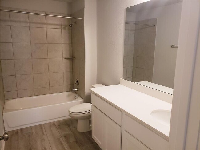 Building Photo - 124 Peruvian Ln