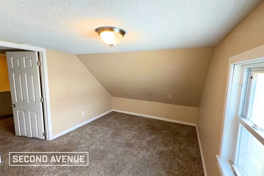 Building Photo - 3700 Coronado Dr