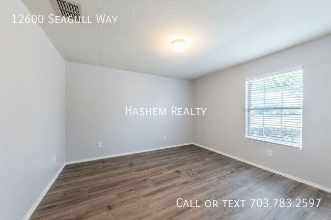 Building Photo - 12600 Seagull Way
