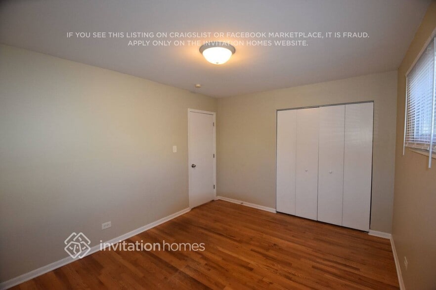 Building Photo - 724 W James St