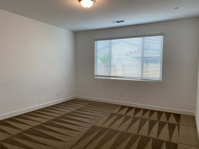 Building Photo - ONE Month Free Rent $2,295 Barstow & Leona...