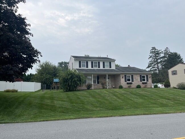 Building Photo - 2440 Douglas Dr