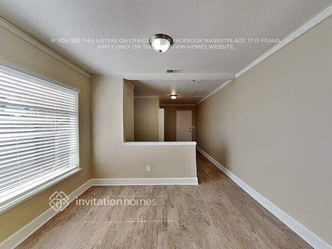 Building Photo - 5405 N Acacia Ave