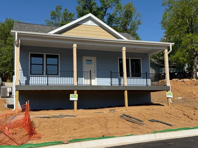 Building Photo - 603 N 1st St