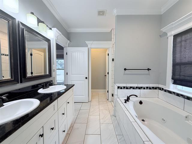 Building Photo - 69 Carousel Cir