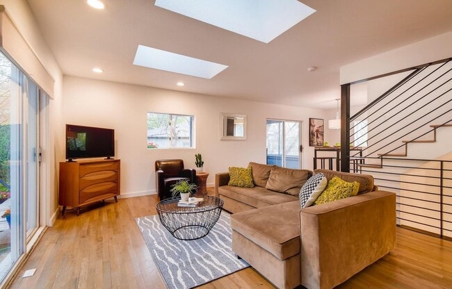 Building Photo - 2702 6th St