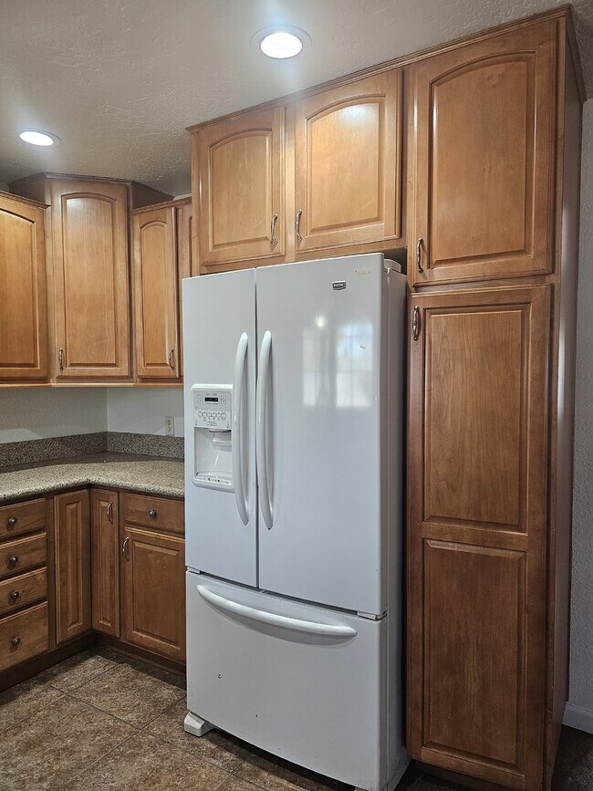 Building Photo - This Charming Home Awaits You!