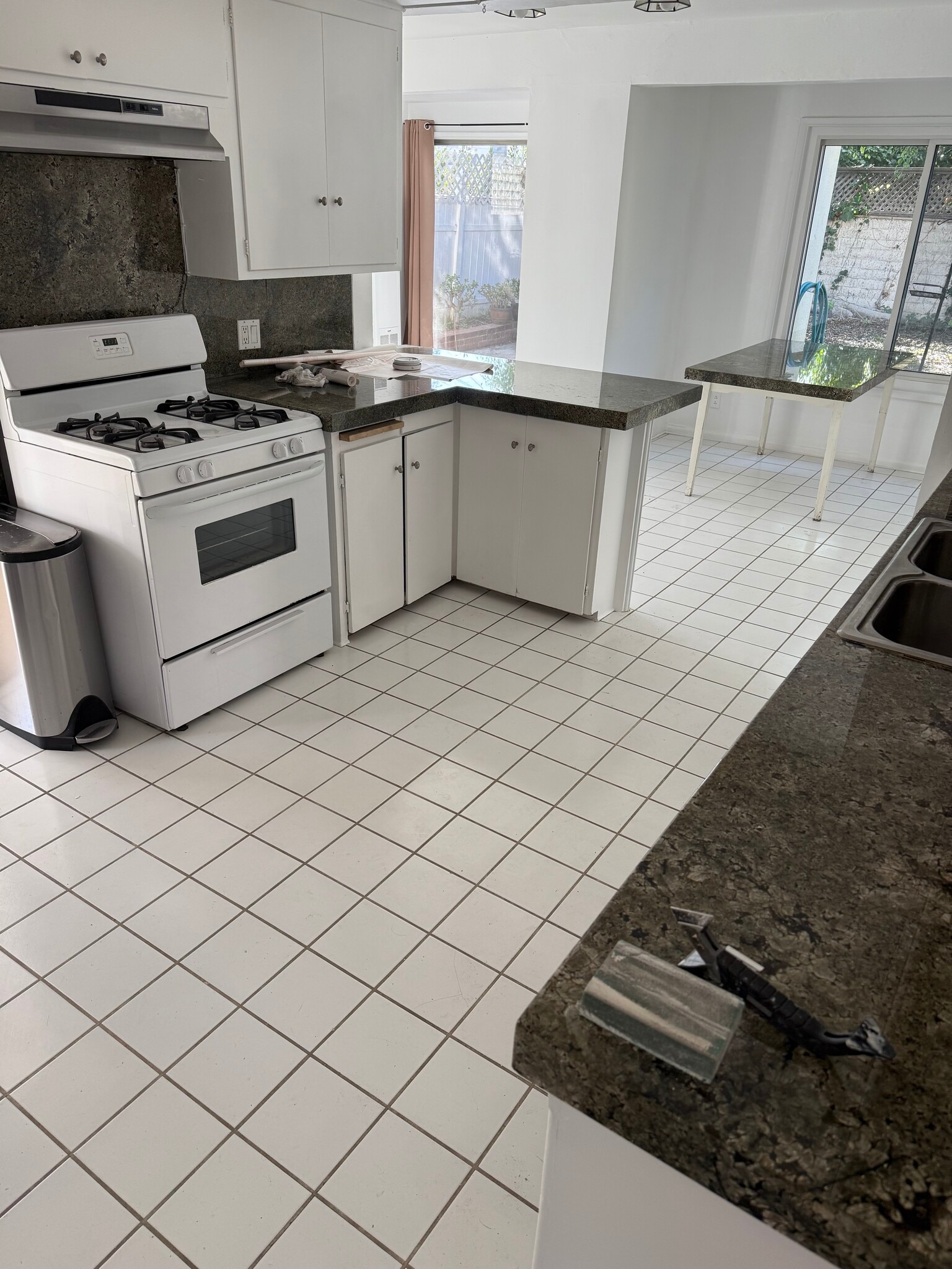 Kitchen & Breakfast Area - 1633 Malcolm Ave