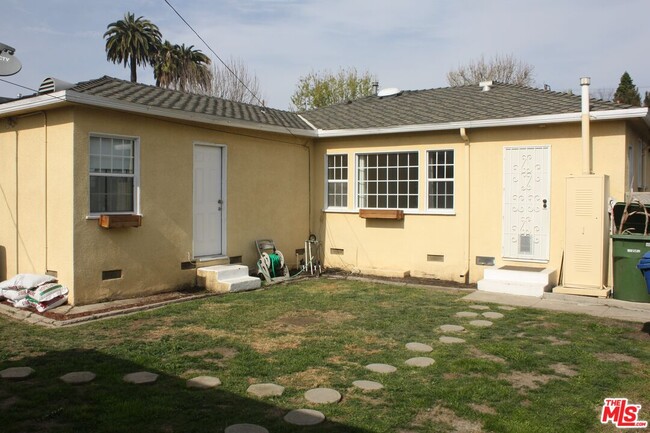 Building Photo - 2561 Tilden Ave