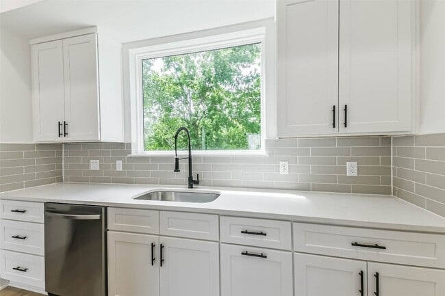 Building Photo - 5703 Balbo St