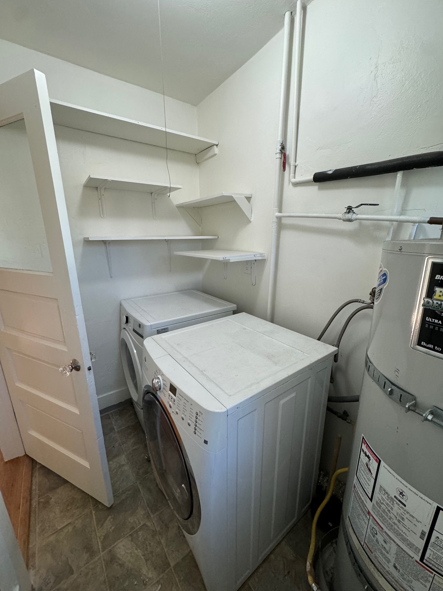 Laundry room - 718 N Hoover St