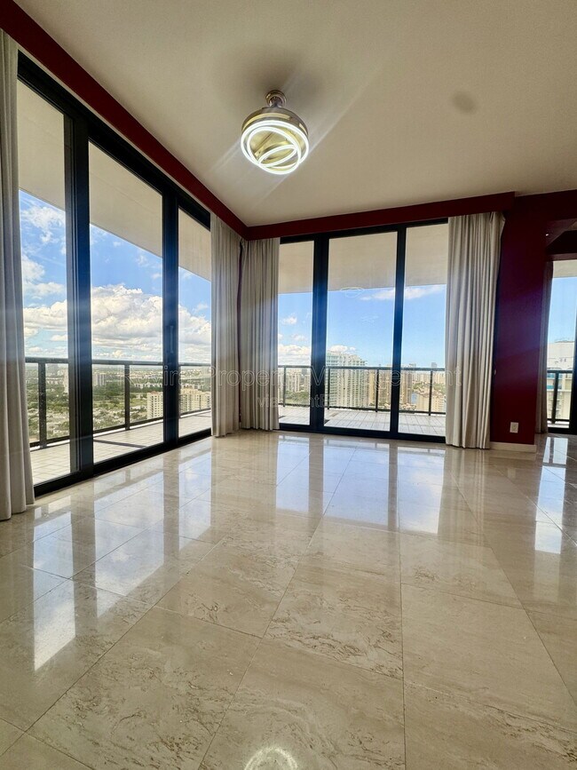 Building Photo - 19667 Turnberry Way