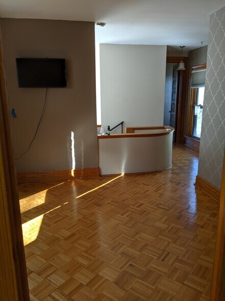Landing area - upstairs - 256 Bryant St