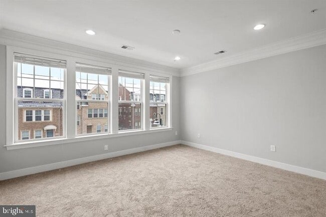 Building Photo - 722 Crown Park Ave