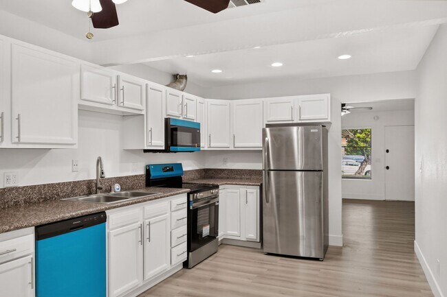 Building Photo - Fully Renovated 2 Bed, 2 Bath Home with Central A/C, Detached Garage & Brand-New Appliances.