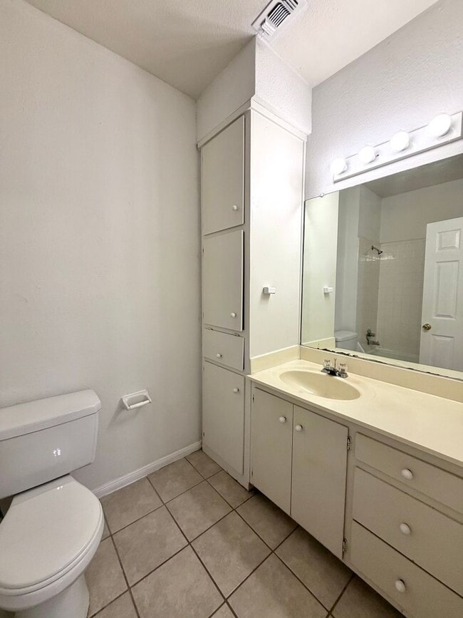 Building Photo - 2529 Rio Grande St