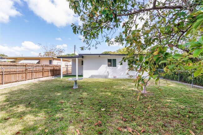 Building Photo - 6330 SW 27th St
