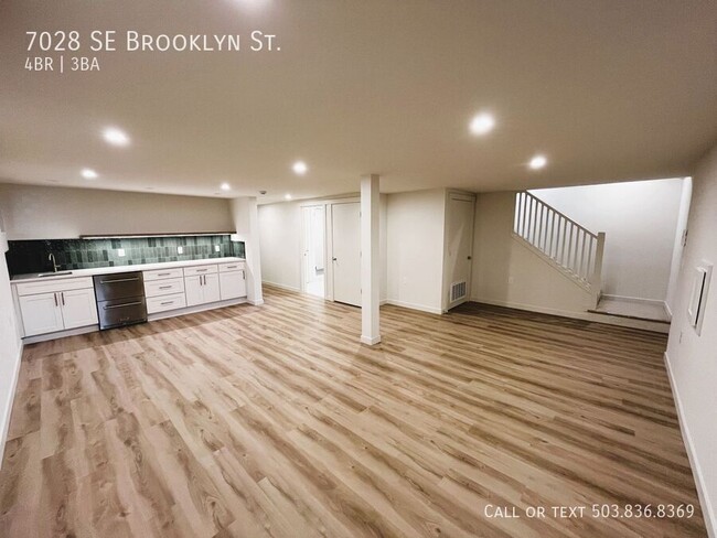 Building Photo - Stunning Newly Renovated 4-Bedroom Home fo...