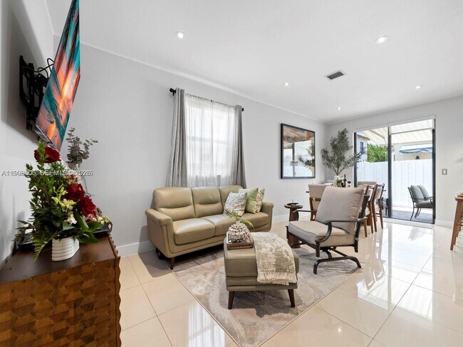 Building Photo - 8781 NW 98th Ct