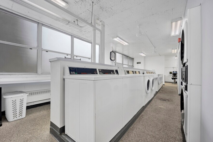 Building Photo - 1000 N Lake Shore Dr