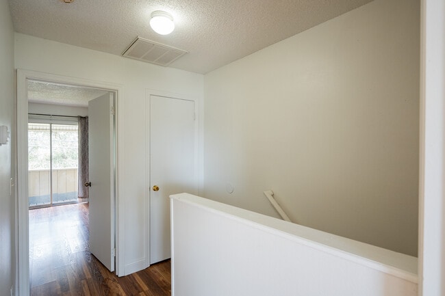 Building Photo - 159 Ivy Ln