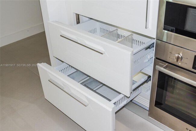 Building Photo - 300 Sunny Isles Blvd