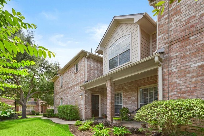 Building Photo - 1110 Enclave Square W