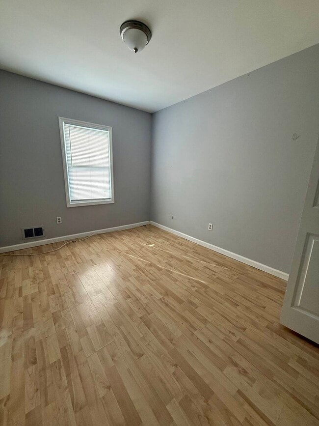 Building Photo - 24 Redbud Rd