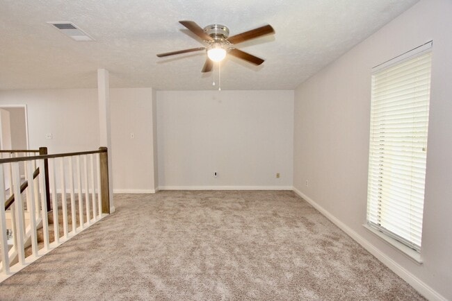 Building Photo - 3015 Green Fields Dr