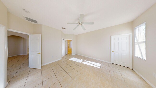 Building Photo - 4BR/4BA - POOL HOME     Calabay Park at To...