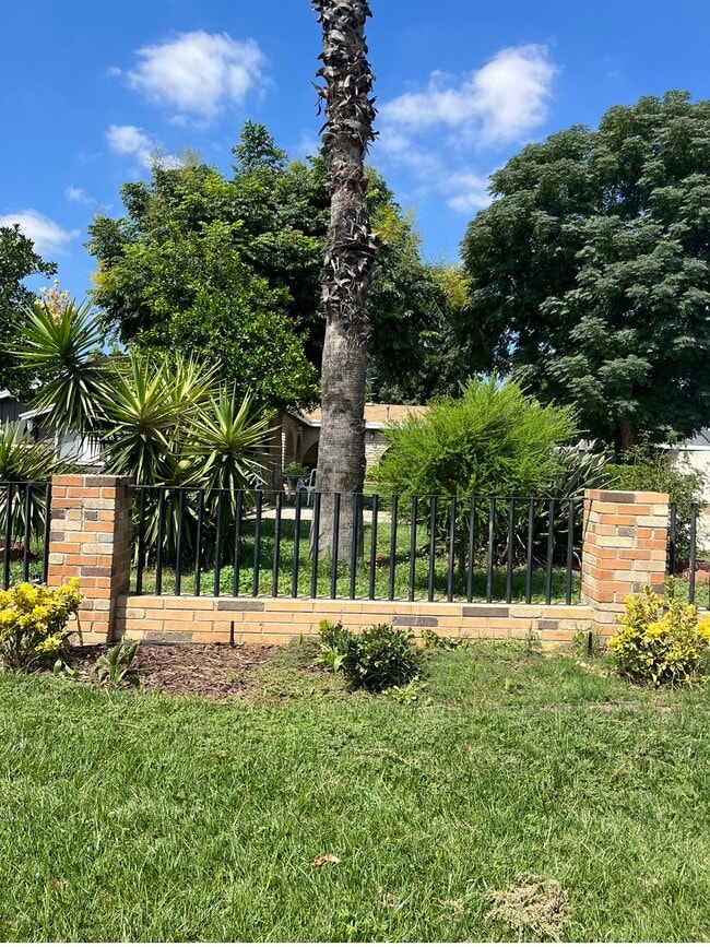 Primary Photo - 15529 El Cajon St