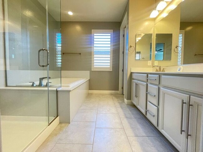 Building Photo - To schedule a viewing, call Wally Fellman ...