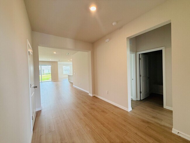 Building Photo - New built 4 bedroom 3 bath 3 car garage in Coddington Subdivision