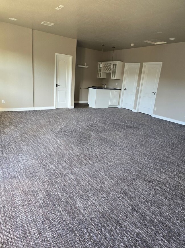 Building Photo - Beautiful 3-Bedroom Home with Scenic Views in the Redlands