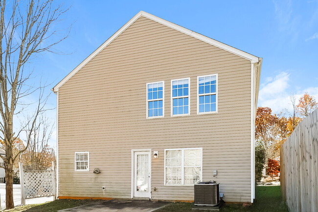 Building Photo - 5028 Magnasco Ln