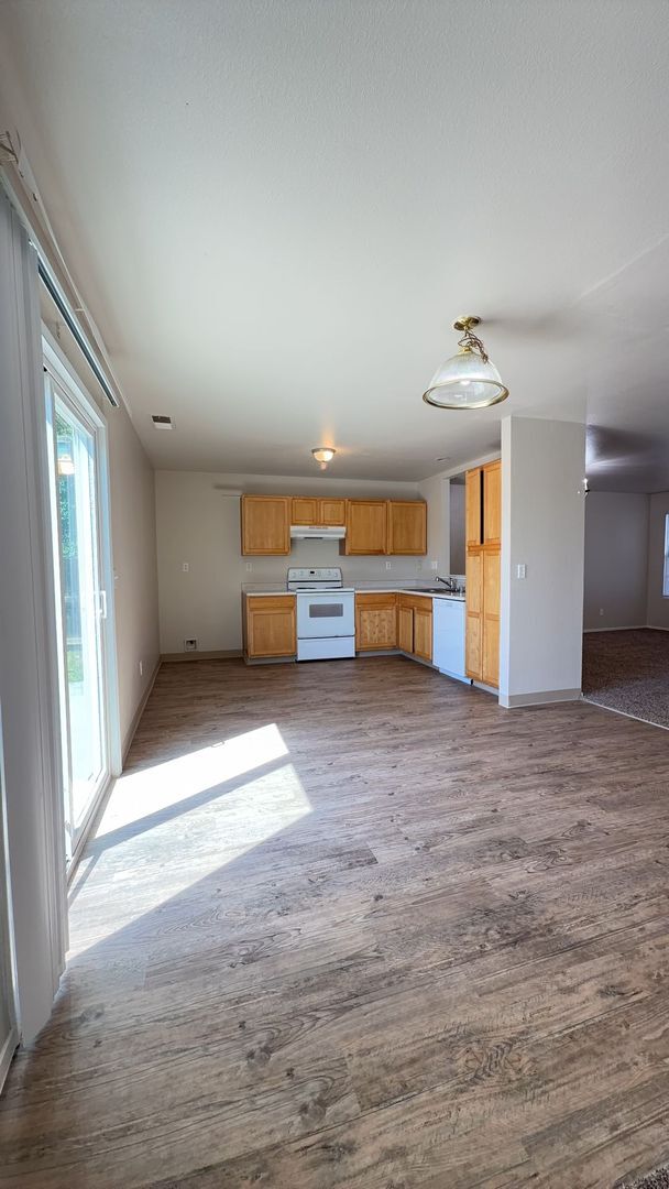 Building Photo - 3703 Compass Pointe Ave